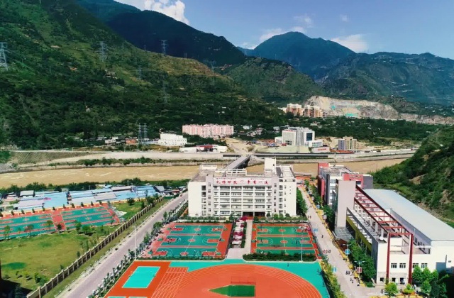 學(xué)校創(chuàng)意宣傳片如何拍出新意?學(xué)校宣傳片創(chuàng)意和構(gòu)思看模仿和創(chuàng)新